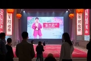 《河岸录像厅》片尾画面，对白字幕与背景音轨错位