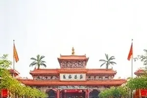 《南风过境》片尾彩蛋画面，字幕背景里藏着两秒剪影